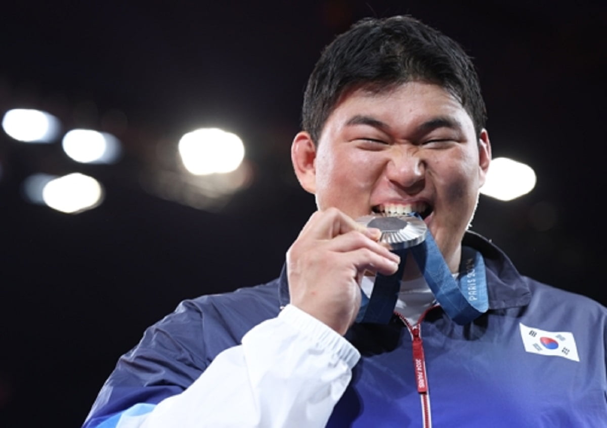 弗里德里希vs圣保利全场数据：1助攻，1次关键传球