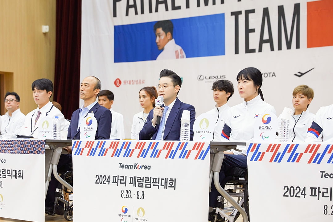 北京男篮第三节轰出一波10-0 领先优势来到17分